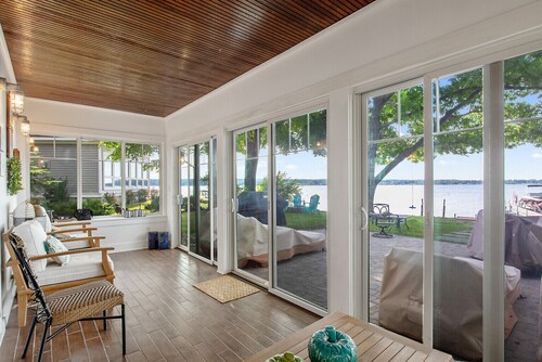 Waterfront Cottage with fireplace located directly on Owasco Lake.