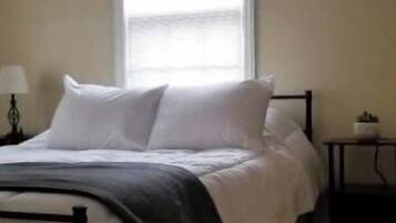 2 bedrooms, desk, free WiFi, bed sheets