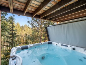 Outdoor spa tub - Unique, Romantic Getaway - 1 hr to Denver - Hot Tub - Views (Bailey)