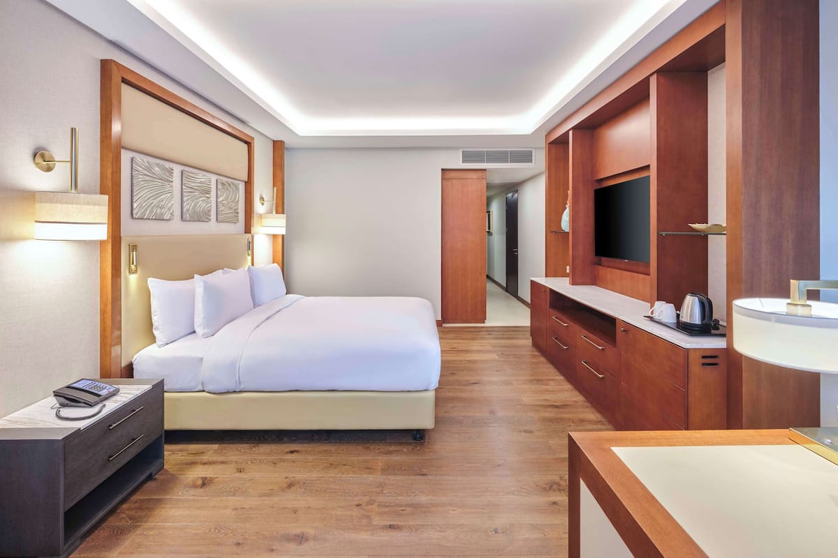 Room 1 King Bed, Accessible | Premium bedding, memory foam beds, minibar, in-room safe