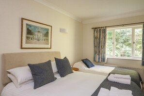 3 bedrooms, individually decorated, individually furnished, free WiFi - 4 St Elmo Court (Salcombe)