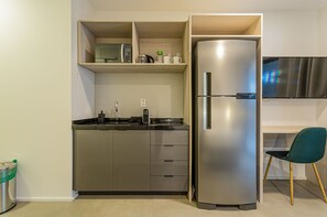 Studio Standard Casal | Cuisine privée | Grand réfrigérateur, micro-ondes, plaque de cuisson