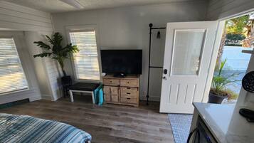 1 habitación, escritorio, tabla de planchar con plancha y wifi gratis