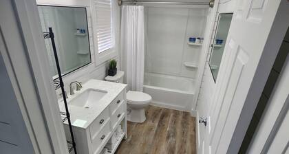 OLD FLORIDA STYLE SUITE UPDATED LIKE NEW!
