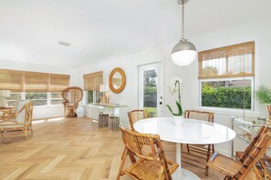 Dining - Charming home with pool (West Palm Beach)