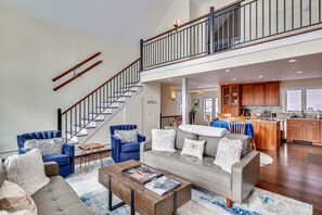 Smart TV, fireplace, offices, computer monitors