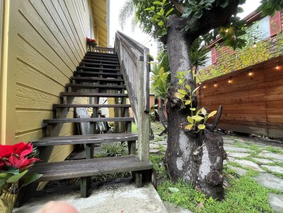 Sunlit Surf Guest House - Downtown -2bd/1ba