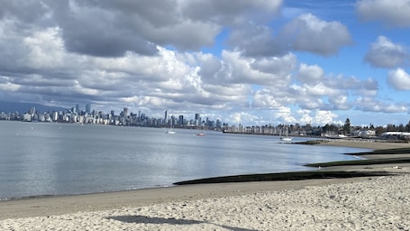 ビーチの近く. Quiet and cosy get away suite in Point Grey Vancouver BC, near UBC and beach.