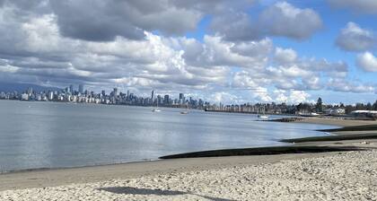 Quiet and cosy get away suite in Point Grey Vancouver BC, near UBC and beach.