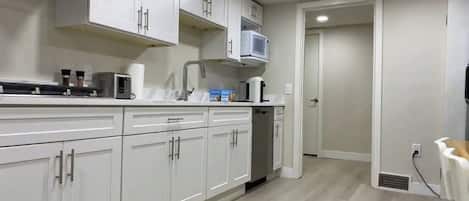 Fridge, microwave, stovetop, dishwasher