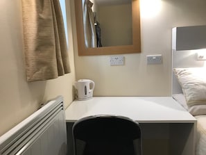 1 bedroom, desk, WiFi