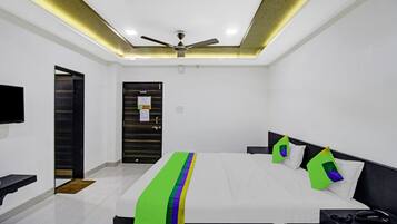 Deluxe-Zimmer | Schreibtisch, BĂŒgeleisen/BĂŒgelbrett