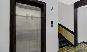 Lift - Treebo Baby Pearl (Amravati)