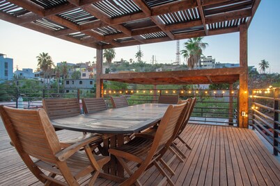 3BR Home w/ Private Rooftop • Walk to Beach & Downtown • Sleeps 10