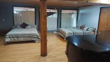 4 bedrooms, WiFi, bed sheets