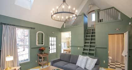 Storybook Cottage in Leipers Fork, TN