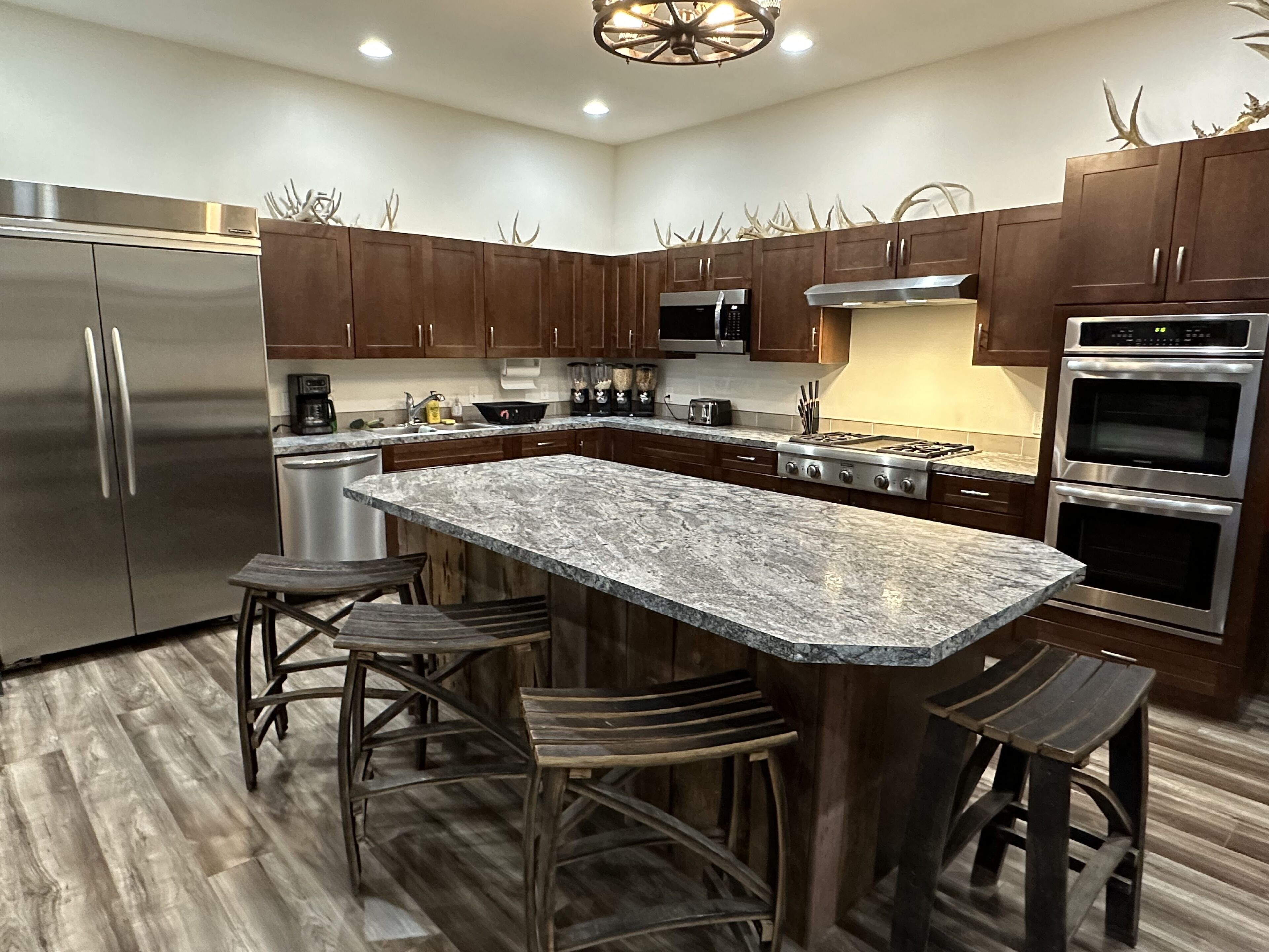 冰箱、微波炉、烤箱、炉灶