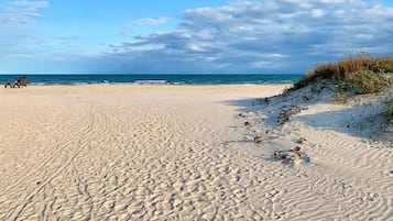 Beach nearby, sun loungers, beach towels