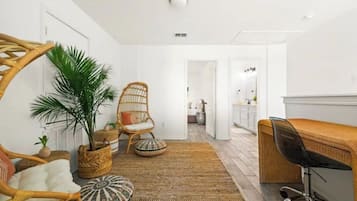 3 bedrooms, desk, free WiFi, bed sheets