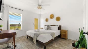 3 soverom, skrivebord, wi-fi (inkludert) og sengetøy