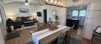 Cheerful 2 Bedroom in Shiner - Close to Downtown