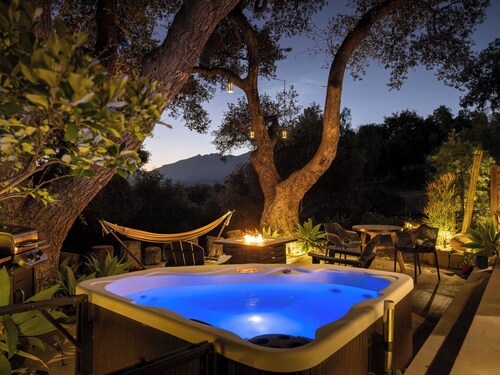 Retreat w/ Hot Tub, Sauna, Sunset Views, Fire Pit