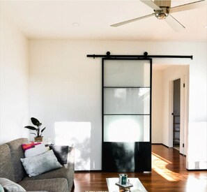 Smart TV, fireplace, stereo