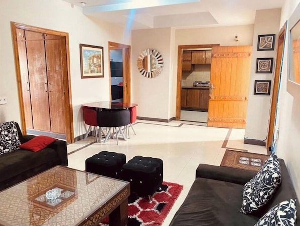 Flat-screen TV - apartment in bahria town phase 7! (Rawalpindi)