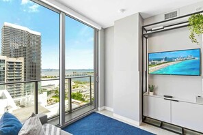 Interior - Ocean Views! Studio w Pool Access & Balcony (Miami)