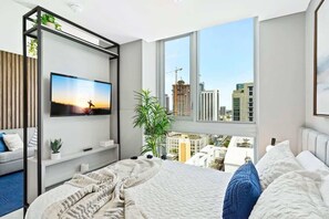 Iron/ironing board, free WiFi, bed sheets - Ocean Views! Studio w Pool Access & Balcony (Miami)