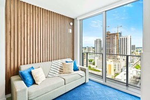 TV - Ocean Views! Studio w Pool Access & Balcony (Miami)