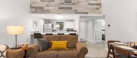 Smart TV, Netflix, streaming services