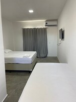 Tabla de planchar con plancha 