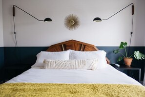 4 bedrooms, desk, iron/ironing board, travel crib