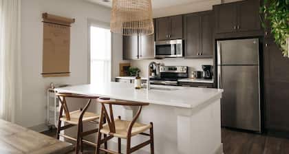 The Branch, East Nashville - 12min to DWNTN, artistic light-filled home