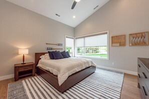 8 bedrooms, free WiFi, bed sheets
