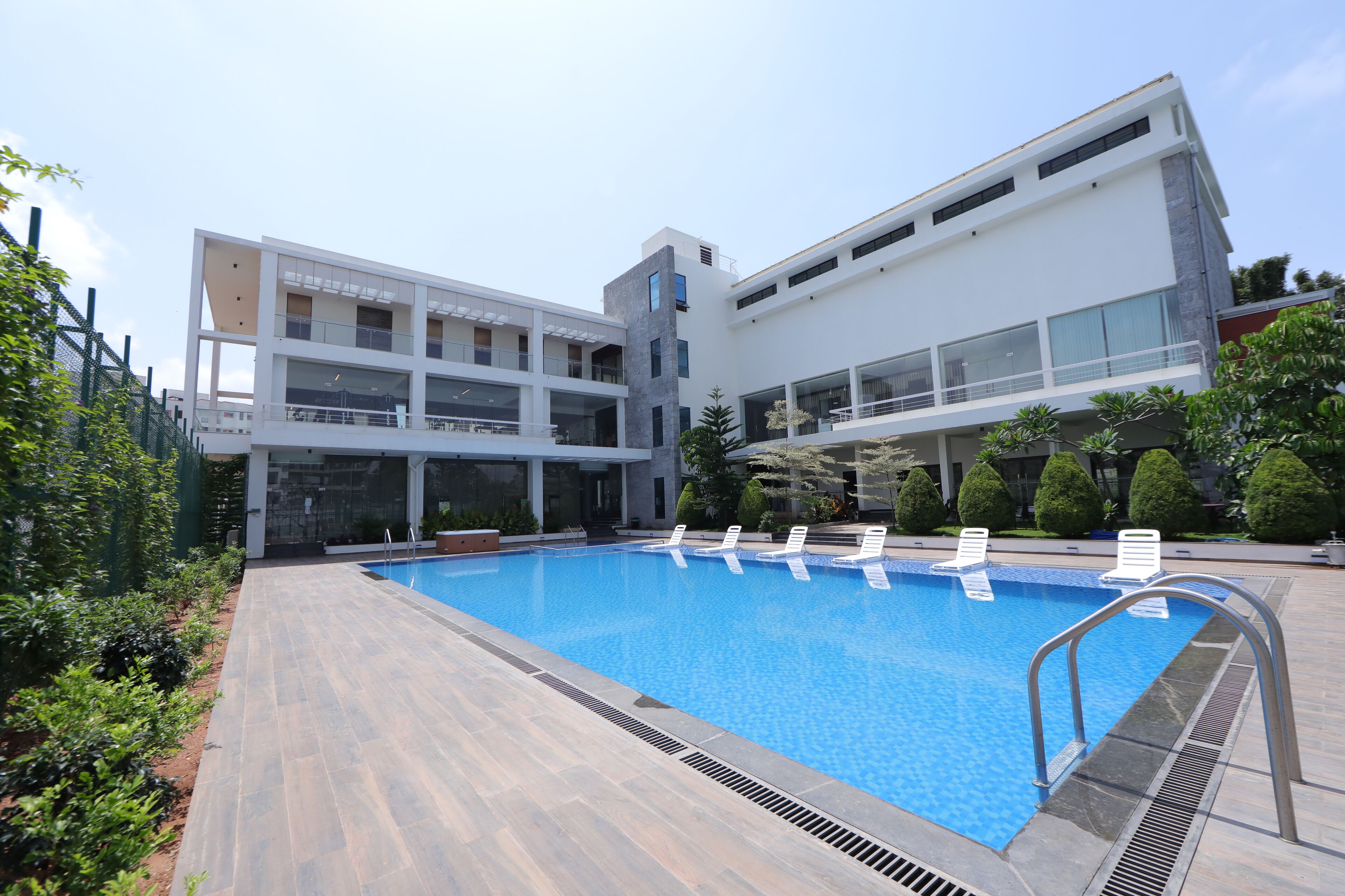 Kolam renang outdoor