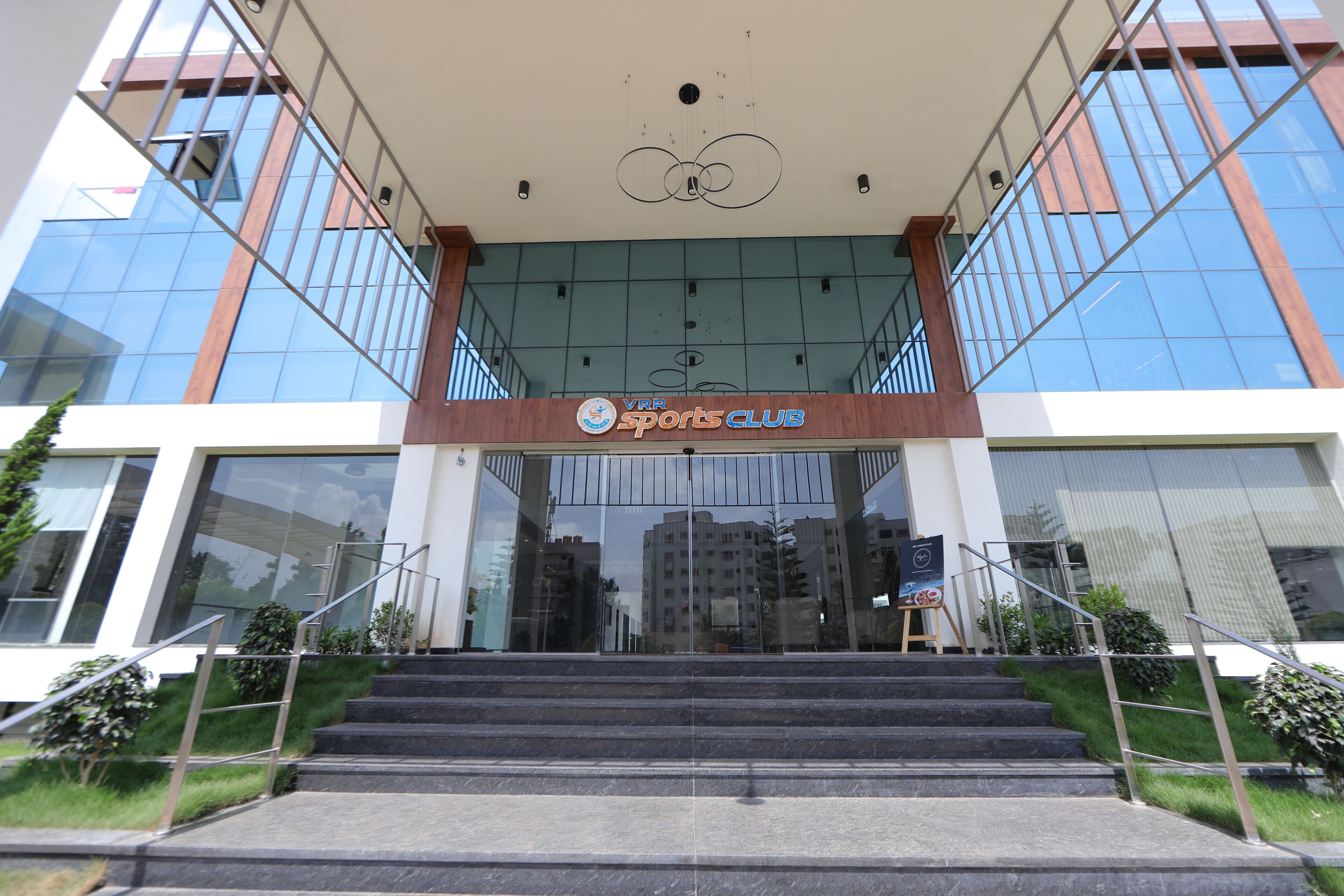 Vista frontal de la propiedad