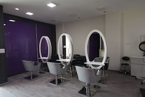 2 treatment rooms - VRR Hotel's And Convention Centre (Anekal)