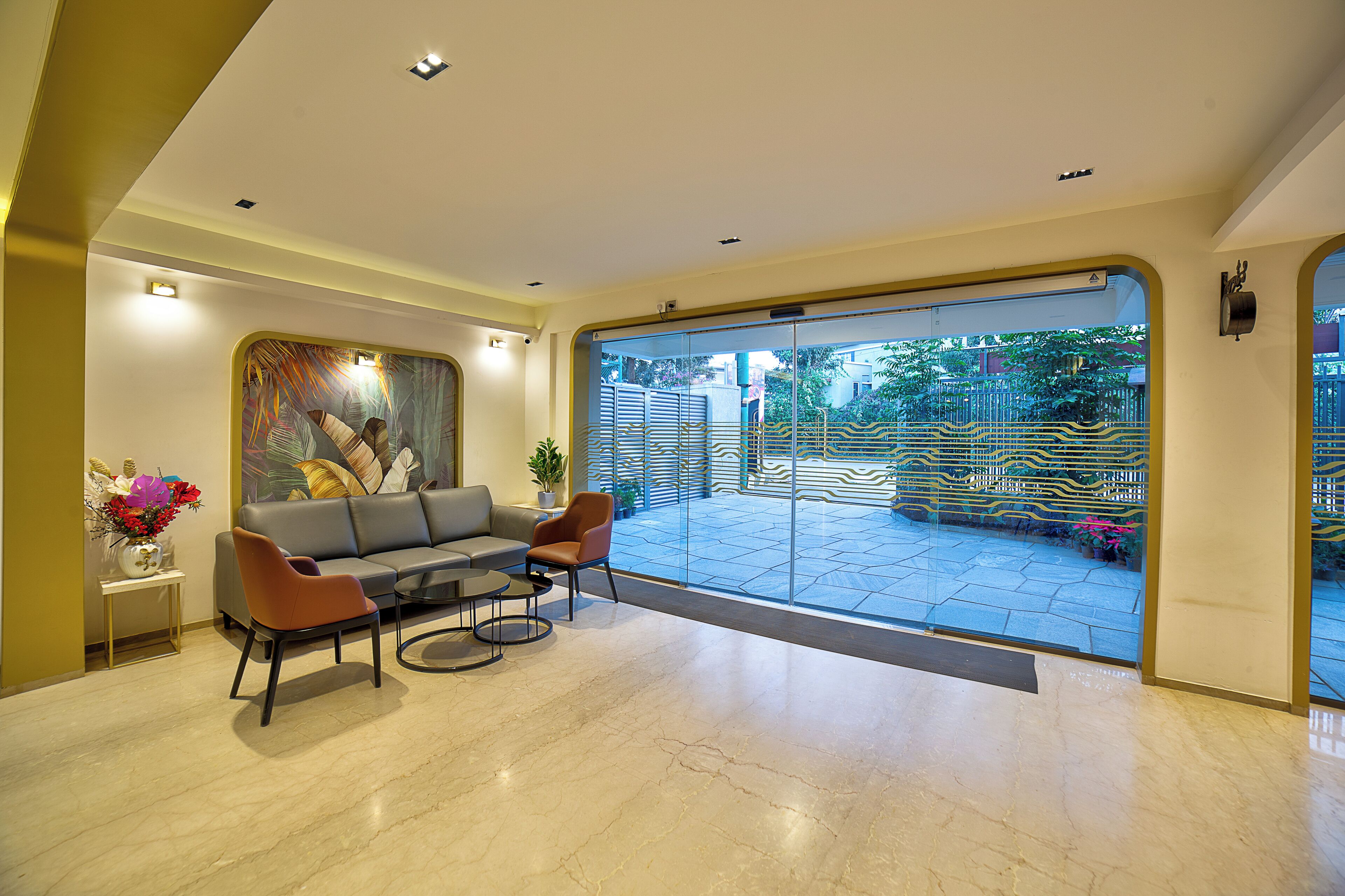 Lobby lounge