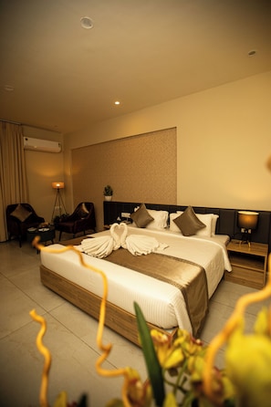 Superior Double Room | Premium bedding, in-room safe, iron/ironing board, free WiFi - VRR Hotel's And Convention Centre (Anekal)