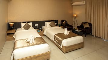 Superior Twin Room | 1 bedroom, premium bedding, in-room safe, iron/ironing board