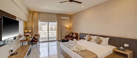 Premium bedding, in-room safe, iron/ironing board, free WiFi