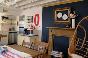 Unclassified image, 5 of 31, button