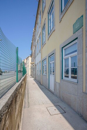 Unclassified image, 5 of 22, button