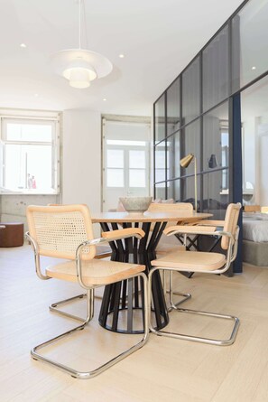 Dining - Liiiving in Porto - Modern Coastline Apartment (Porto)