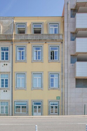 Exterior - Liiiving in Porto - Modern Coastline Apartment (Porto)