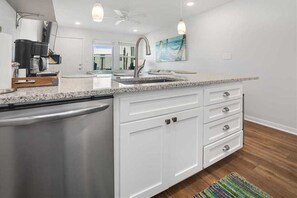 Fridge, microwave, oven, stovetop - Sea Glass Getaway - Walk to Beach *King Bed* (Port Aransas)