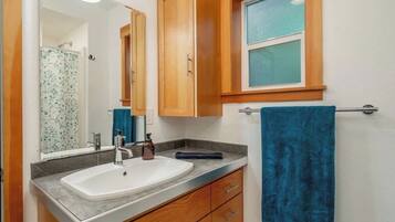 淋浴設備、環保梳洗用品、風筒、提供毛巾