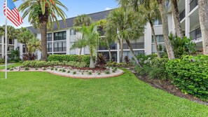 Property grounds - Updated, Ground Floor Condo Steps to the Beach (Siesta Key)